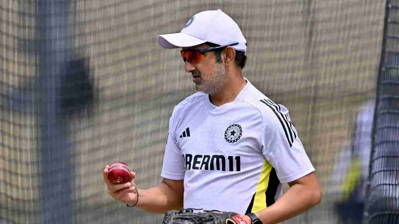You've got to give Gambhir some slack: Dinesh Karthik