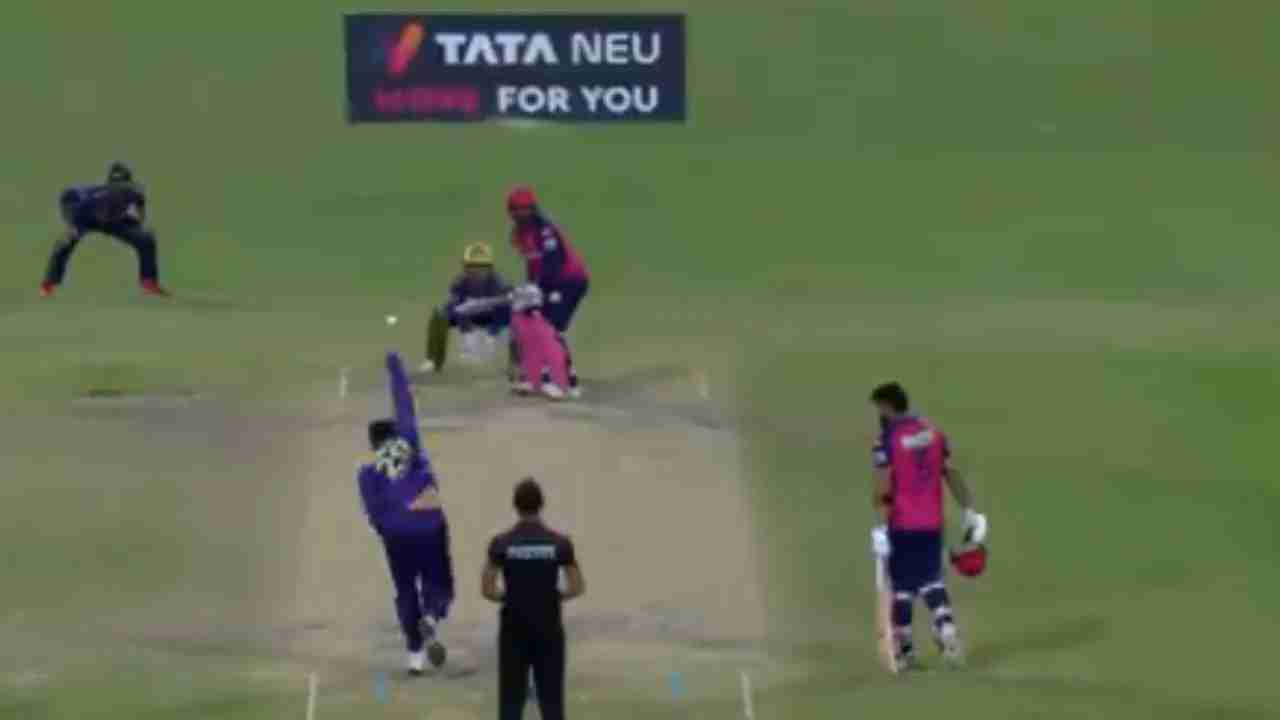Varun Chakravarty double wicket over (2).webp