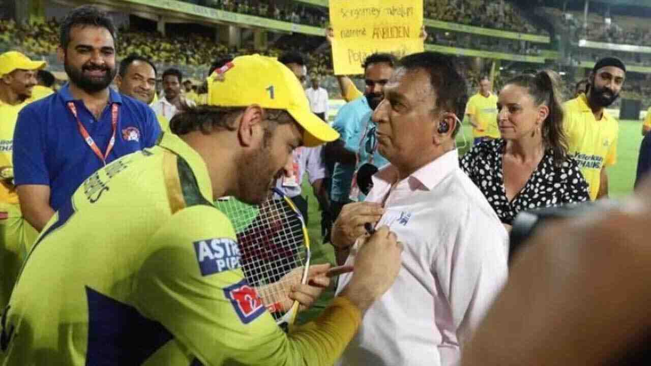 Watch: MS Dhoni giving autograph to Sunil Gavaskar