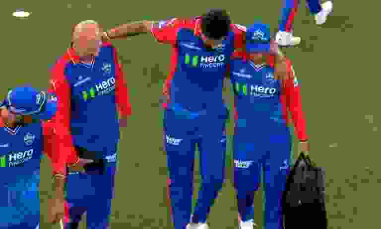 IPL 2024: Injured Ishant Sharma walks off, trouble for DC