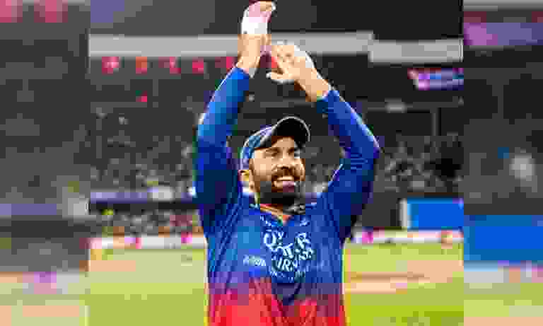 Dinesh Karthik hints at IPL retirement, receives Guard of Honour from teammates