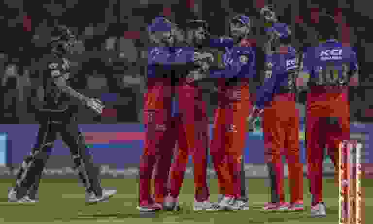 Dominance of RCB bowlers in Bengaluru as they restrict GT to 147