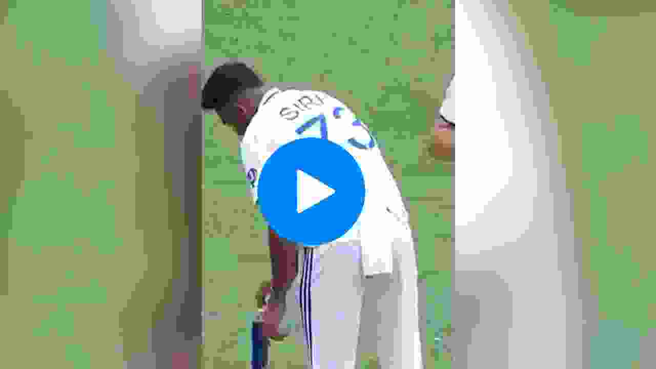 Mohammed Siraj's bail swap trick brings Marnus Labuschagne's wicket quickly