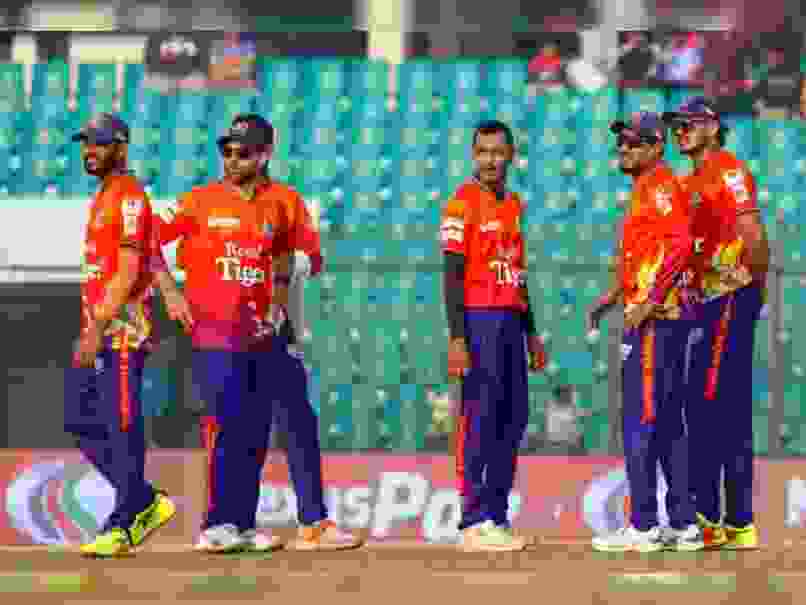Durbar Rajshahi players locked in bus