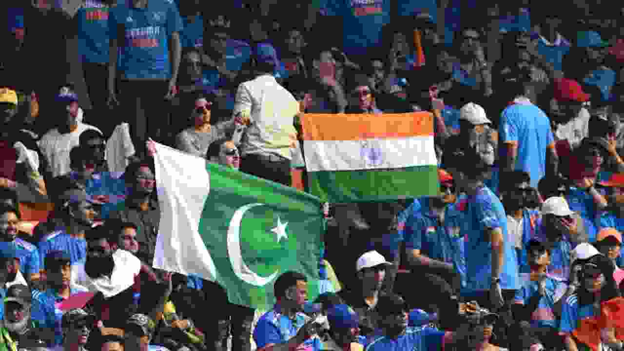 India vs Pakistan fans.webp