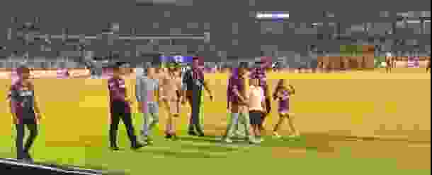 A fan attempted to breach security to meet Shah Rukh Khan during an IPL 2025