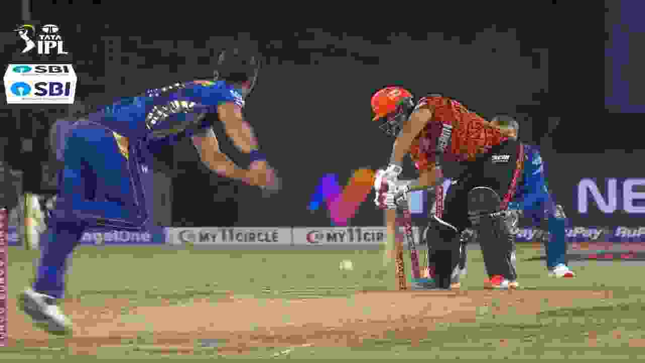 Abhinav Manohar Hit Wicket