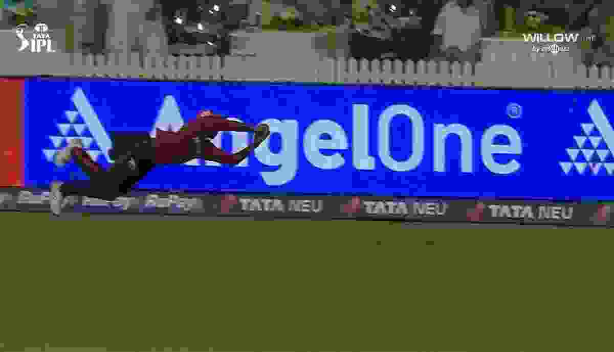 Kamindu Mendis catch video
