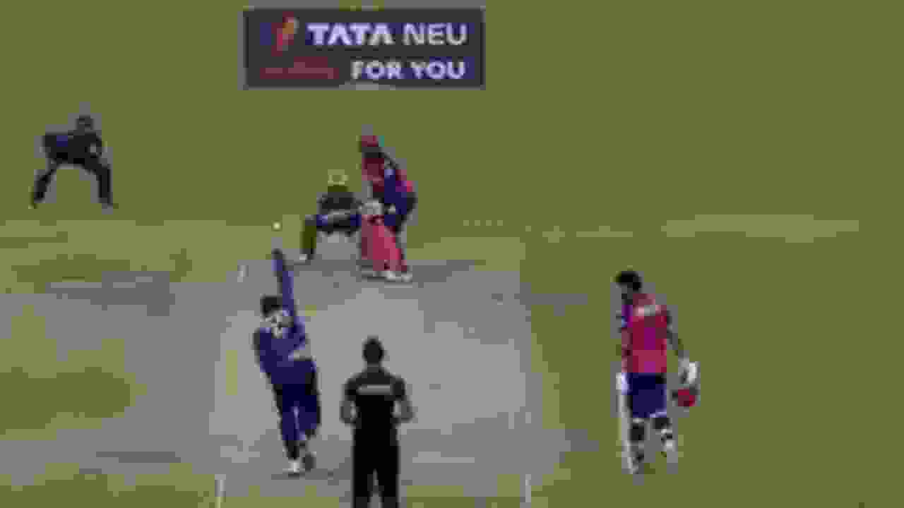 Varun Chakravarty double wicket over (2).webp
