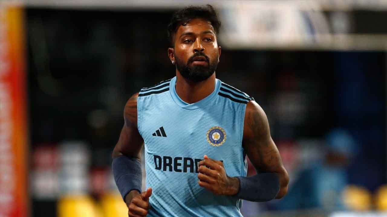 "He showed his desire to go back there" - Ashish Nehra on Hardik Pandya's trade to Mumbai Indians