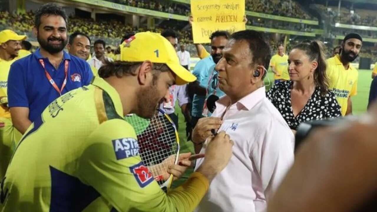 Watch: MS Dhoni giving autograph to Sunil Gavaskar
