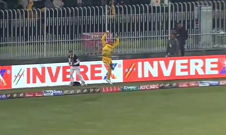 [Watch]Asif Ali's spectacular boundary catch, dismissing Dawid Malan in PSL 2024