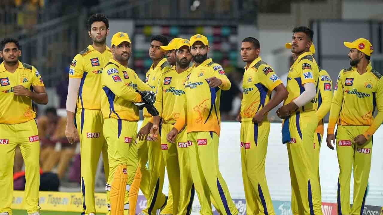 'Dhoni using full presence, Umpires laughing...': Hogg comments on Dhoni’s time-waste tactic to let Pathirana bowl