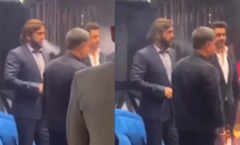 Watch:MS Dhoni Smokes Hookah, Video Goes Viral