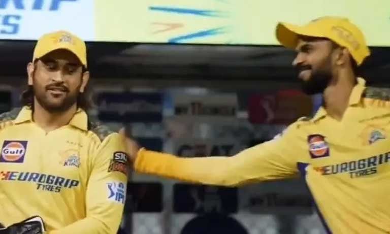 IPL 2024: MS Dhoni's heartwarming gesture with Ruturaj Gaikwad goes viral