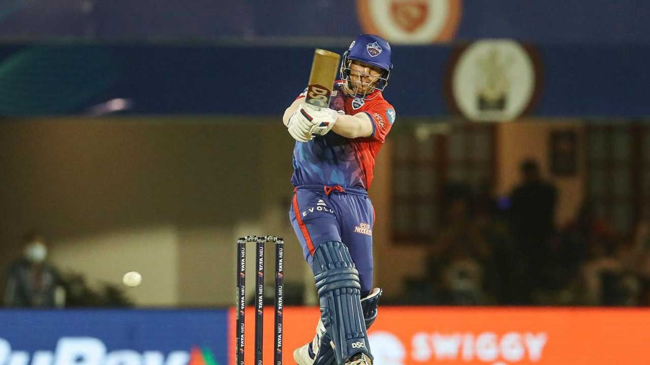 David Warner Bats Right-Handed when facing a free-hit delivery against the Mumbai Indians