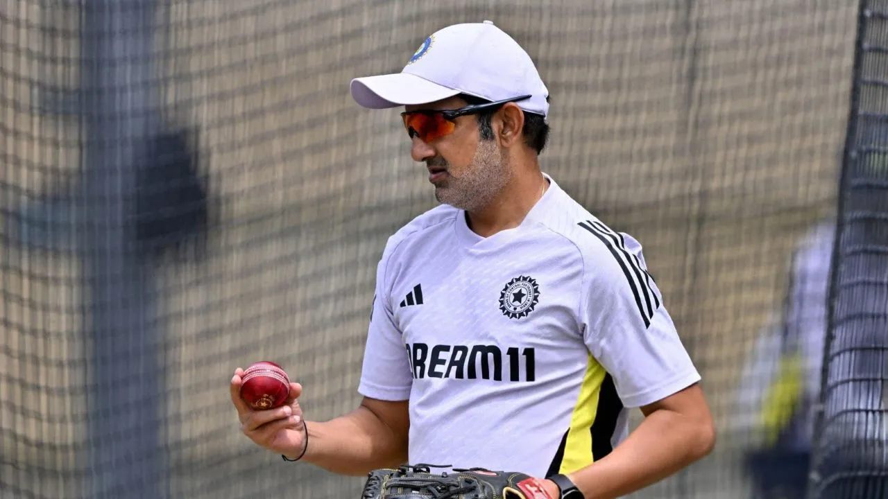 You've got to give Gambhir some slack: Dinesh Karthik