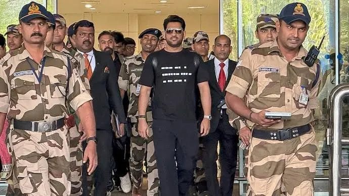 Dhoni lands for IPL