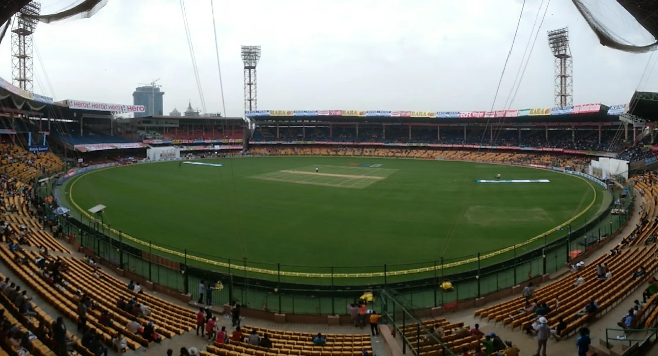 Chinnaswamy_Stadium.