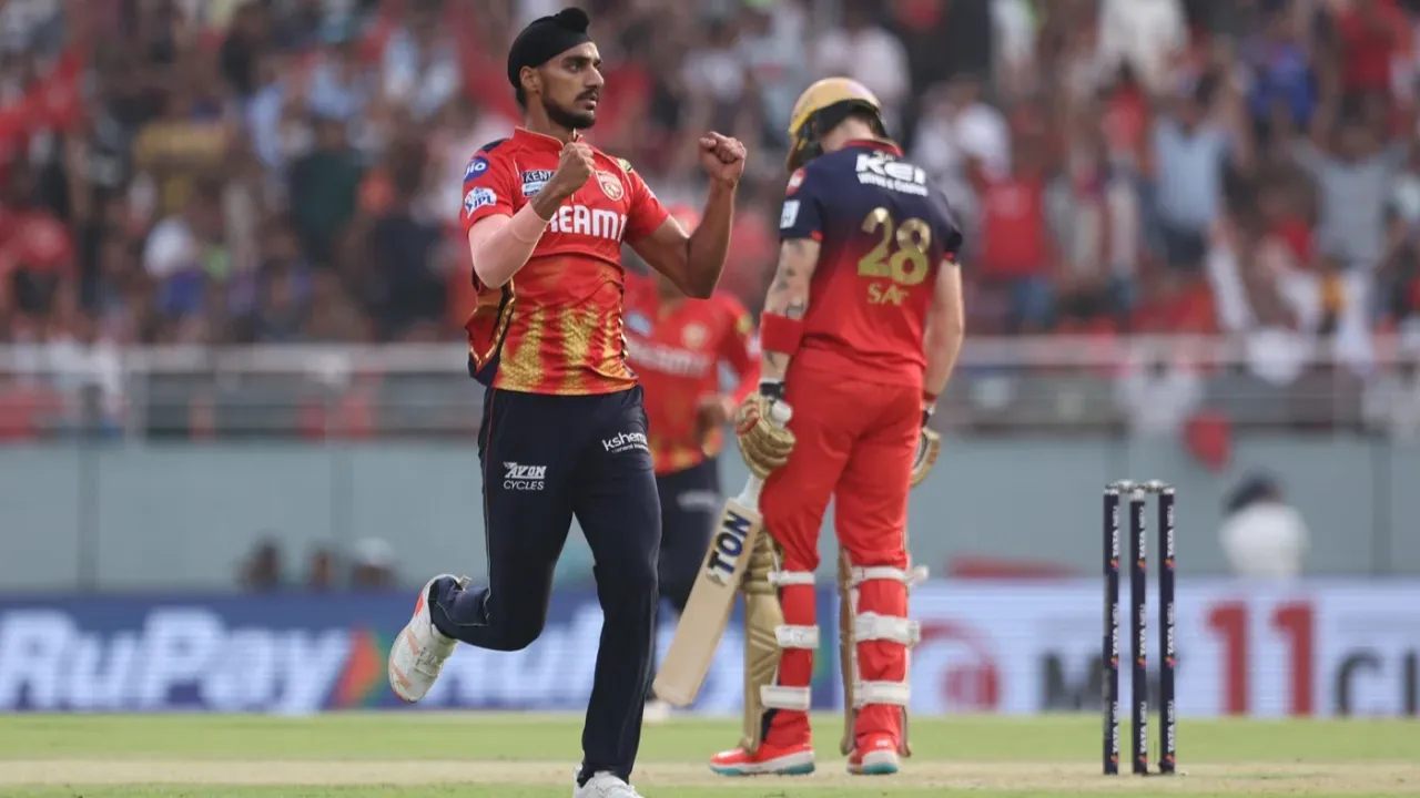 Arshdeep Singh gets wicket of Phil Salt